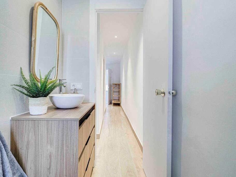 Casa Mandarina: 4 Bedrooms - 2 Terraces - Parking L'Hospitalet de Llobregat Exterior photo