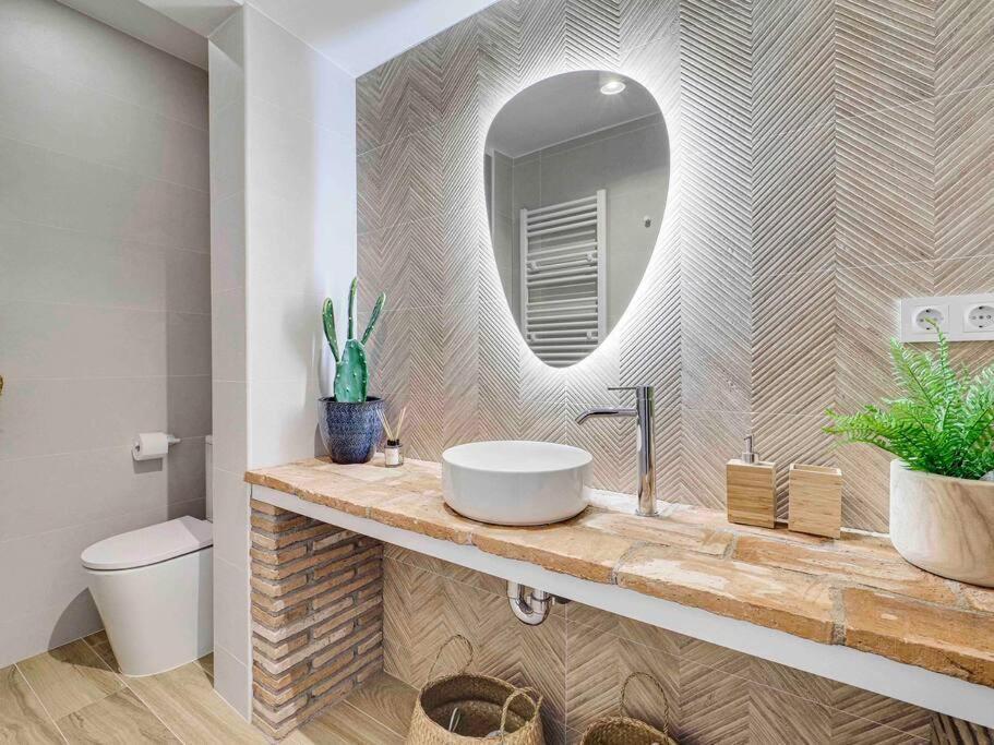 Casa Mandarina: 4 Bedrooms - 2 Terraces - Parking L'Hospitalet de Llobregat Exterior photo