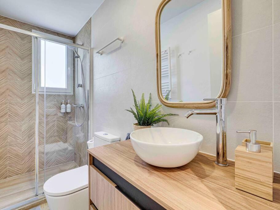 Casa Mandarina: 4 Bedrooms - 2 Terraces - Parking L'Hospitalet de Llobregat Exterior photo