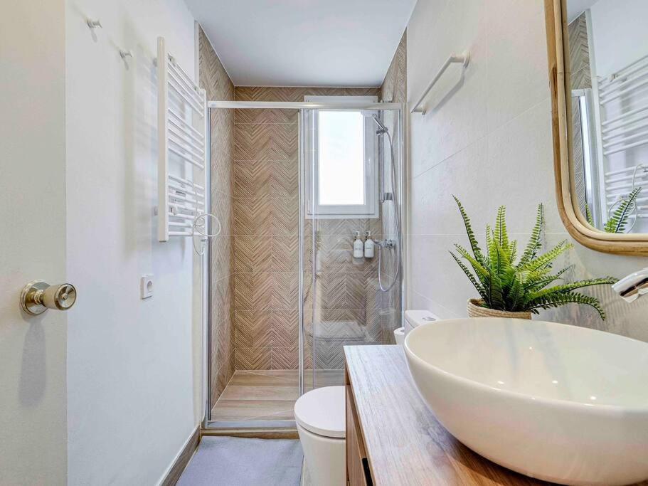 Casa Mandarina: 4 Bedrooms - 2 Terraces - Parking L'Hospitalet de Llobregat Exterior photo